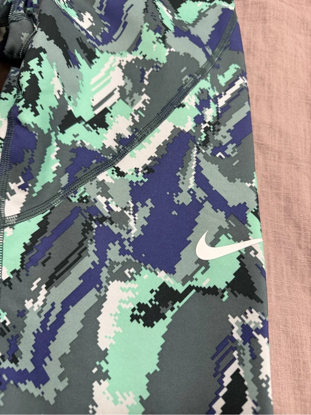 Nike Pro Hyperwarm Leggings Women's Size Medium Stretch Athletic Gym Workout